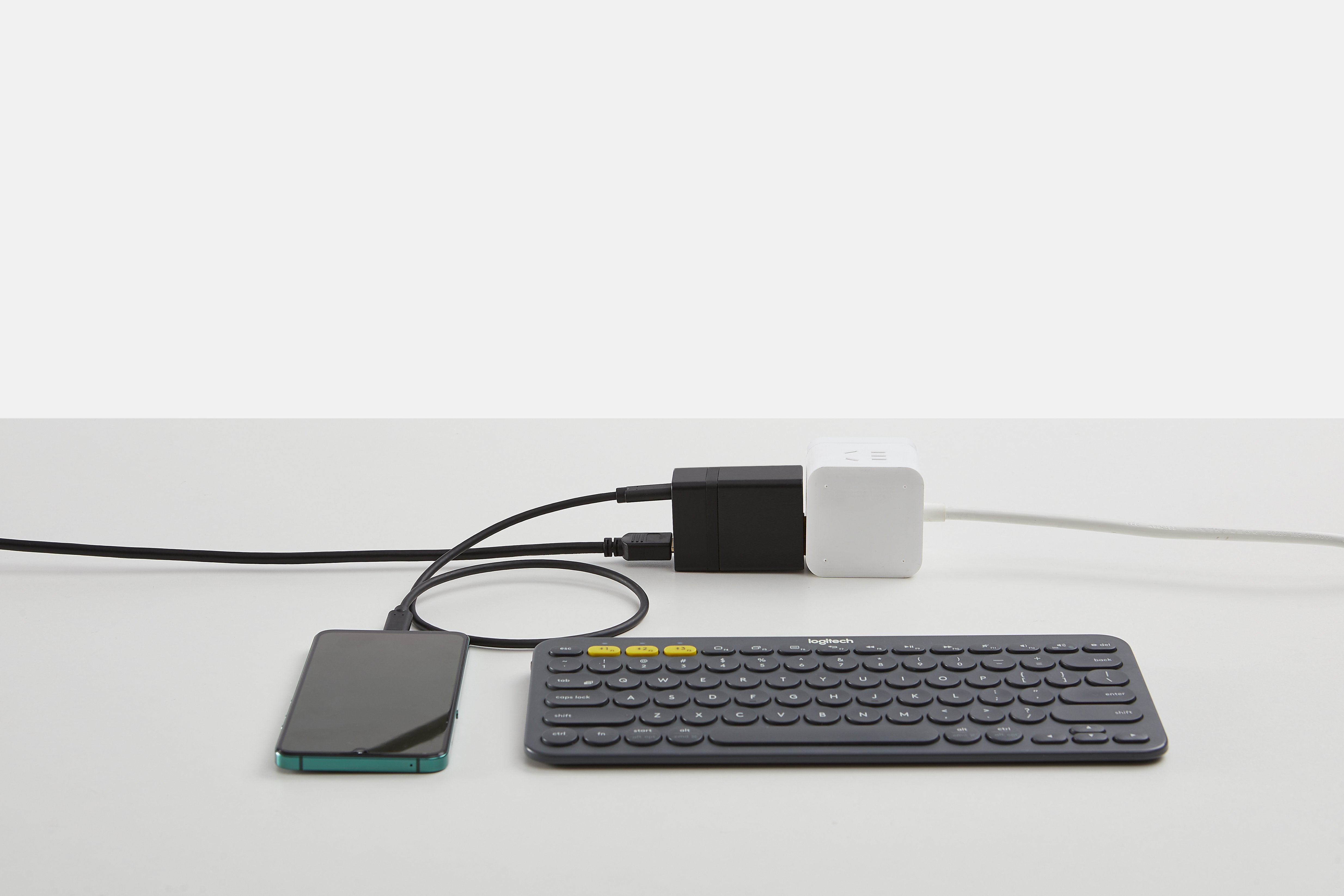 Dongii GEN 1, A Compact Pocket Size Multifunctional HUB