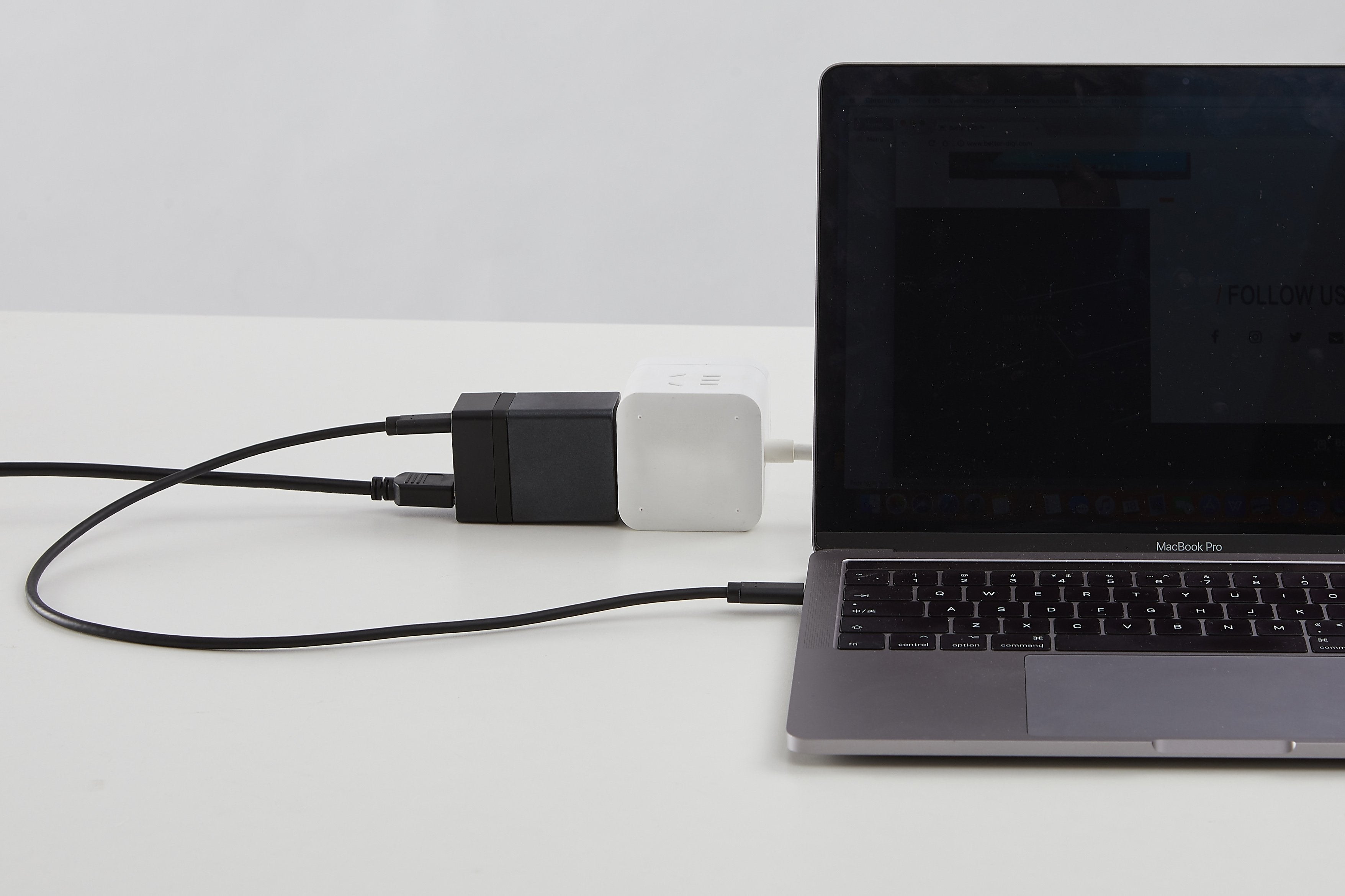 Dongii GEN 1, A Compact Pocket Size Multifunctional HUB